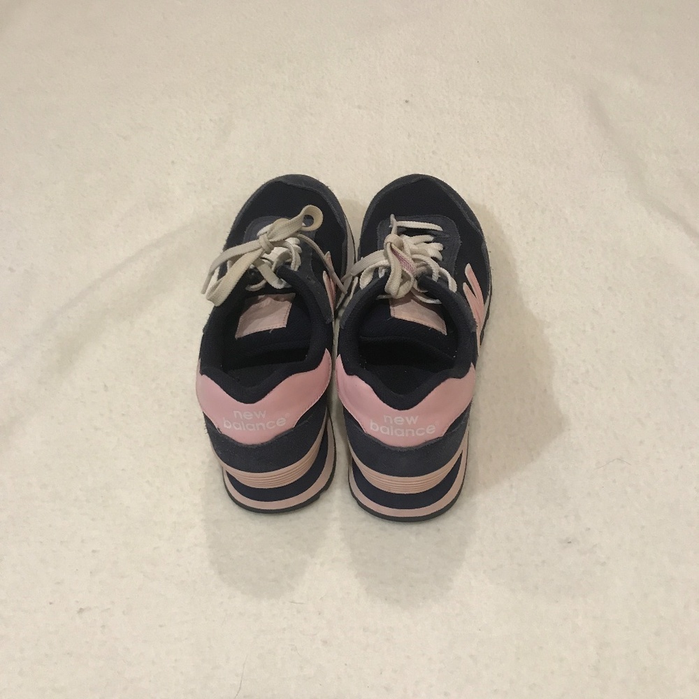 New Balance tennis shoes